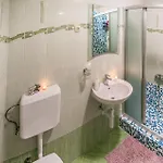 Apartament In With Wifi Pula