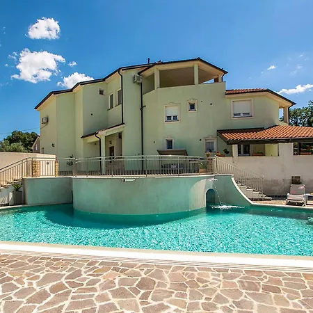 Awesome Apartment In Pula With Swimming Pool