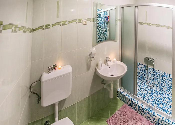 Apartment In With Wifi Pula